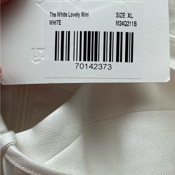 NWT Maison Amory The Lovely White Pleated Mini Dress Size XL - Picture 8 of 8